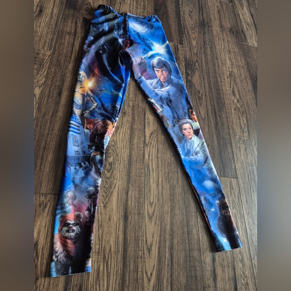 Blackmilk Star Wars leggings size small